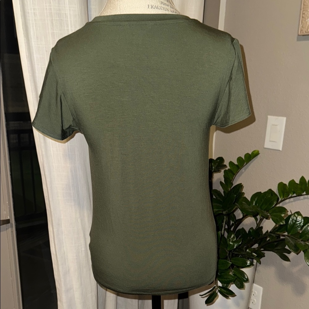 Time & Tru Womens Olive Army Green Knot Front Top shortsleeve blouse Small (4-6) - Picture 5 of 9